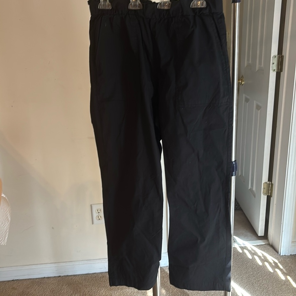 Women’s black pantss